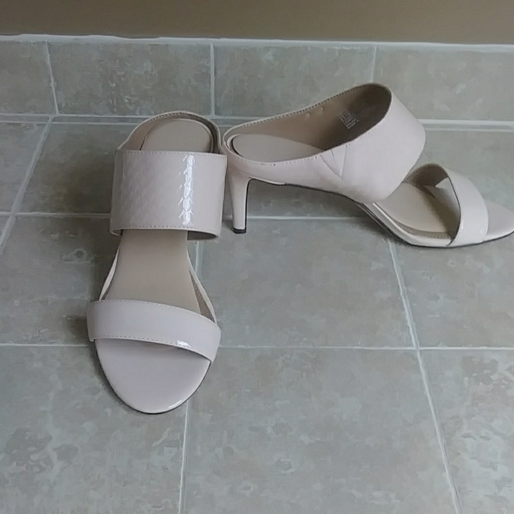 NWOT CALVIN KLEIN SANDALS